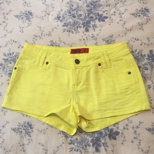 Women’s Zanadi neon shorts